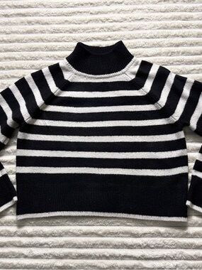 Universal Thread Black White Striped Mock Neck Pullover Sweater XS Women